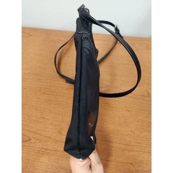 Marc Jacobs black nylon crossbody. Excellent used condition - Picture 10 of 11